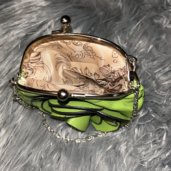 SOLD💥Elegant FLORAL Kiss-Lock Evening Vegan Green Rose Clutch/Wristlet ChainGUC - Picture 6 of 10